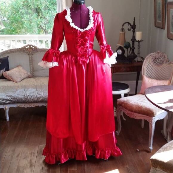 Bridgerton Queen Charlotte dress red - Picture 1 of 9